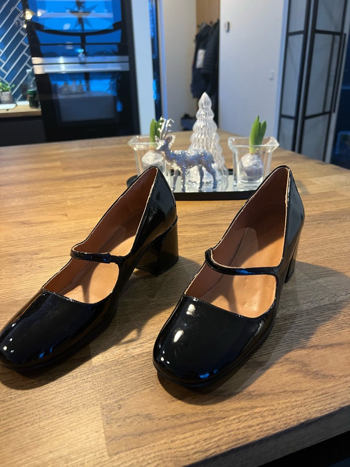 Pumps, str. 37, Billi bi