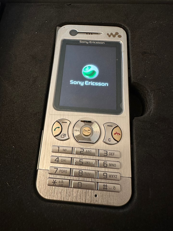 Sony Ericsson W890i, 2 GB eksternt