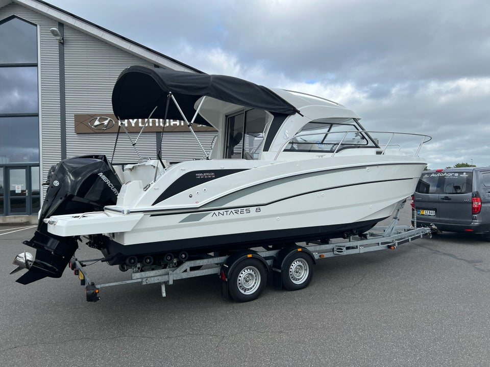 Beneteau Antares 8 Motorbåd årg