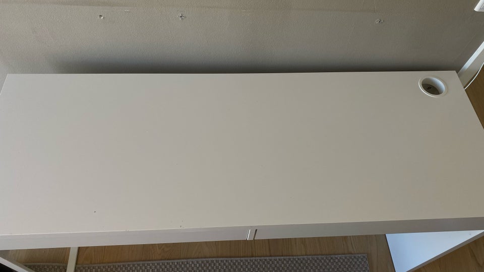 Skrivebord Ikea b: 142 d: 50 h: 75