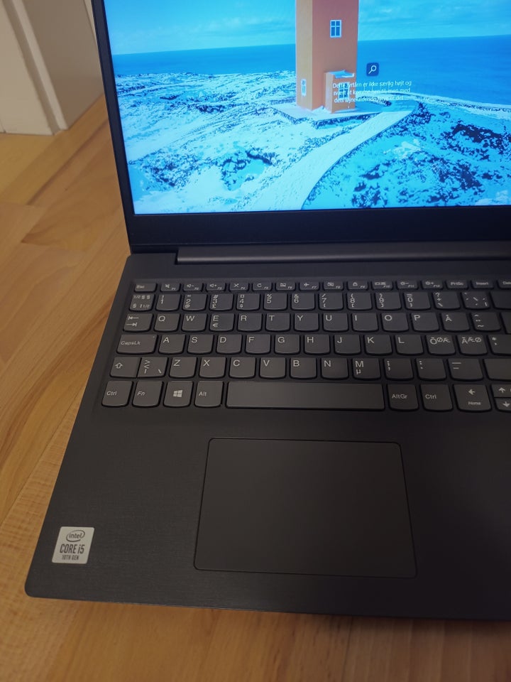 Lenovo V15 i5, 1,8 GHz, 8 GB ram