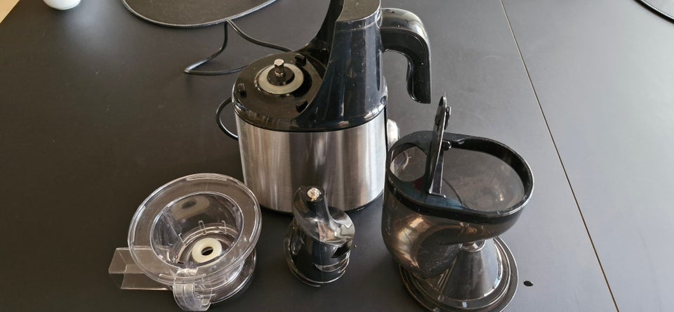 Slowjuicer, Claus Holm (model