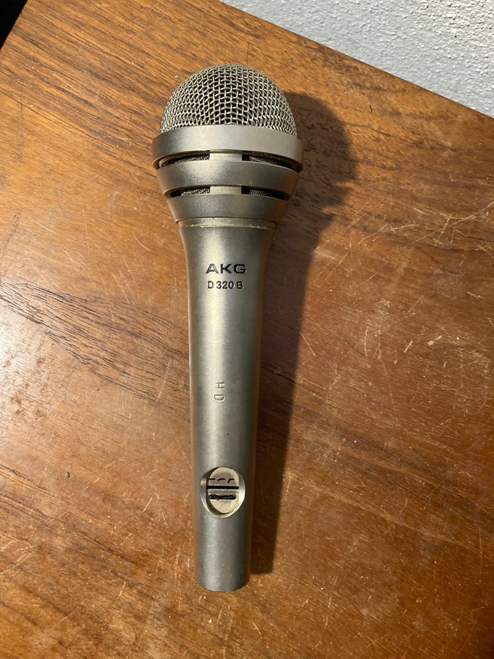 Mikrofon, AKG D-320B