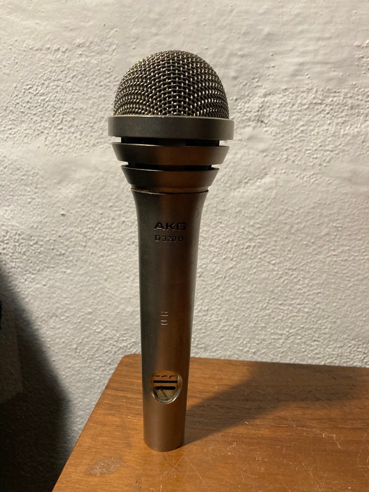 Mikrofon, AKG D-320B