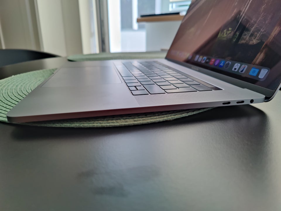 MacBook Pro MacBook Pro 15 (2018)