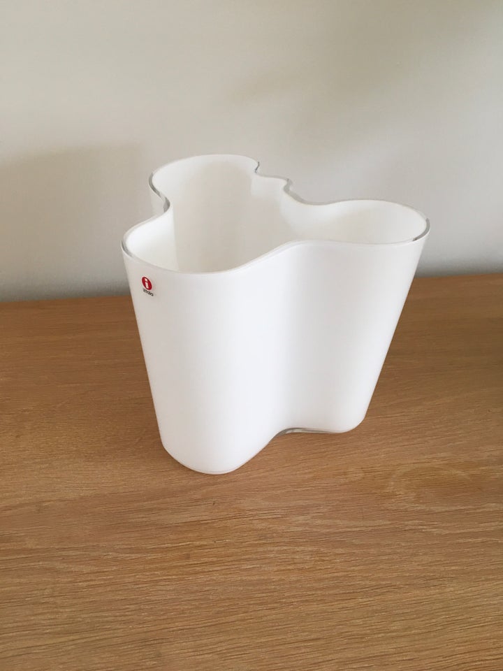 Smuk Aalto vase i farven opal,