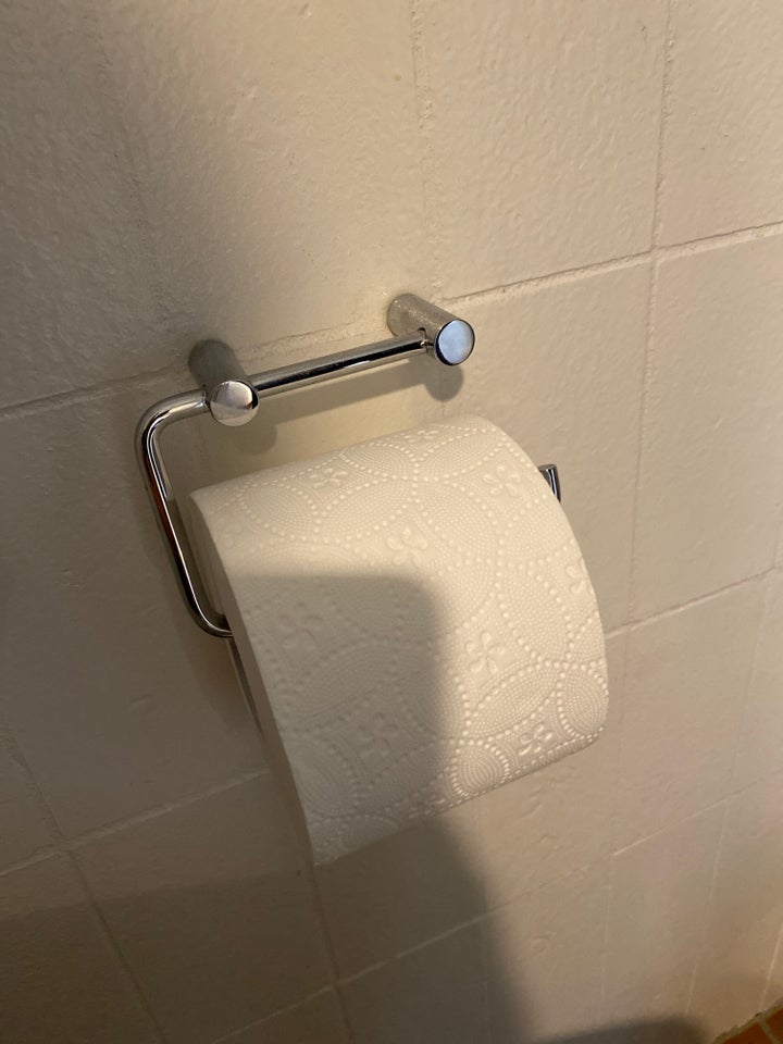 Toiletrulleholder, Vola