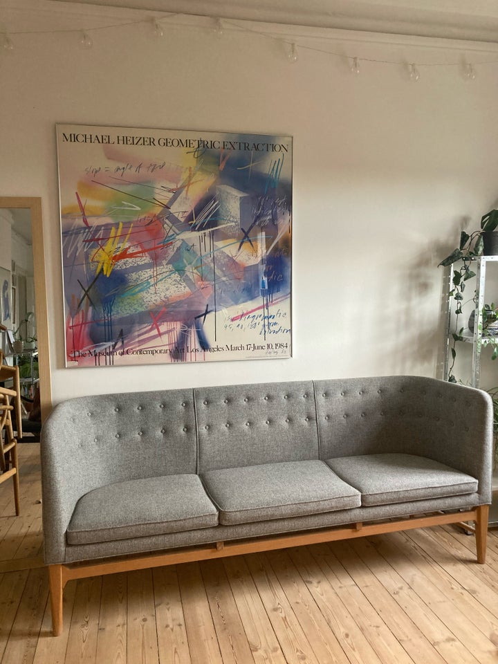 Arne Jacobsen Mayor sofa