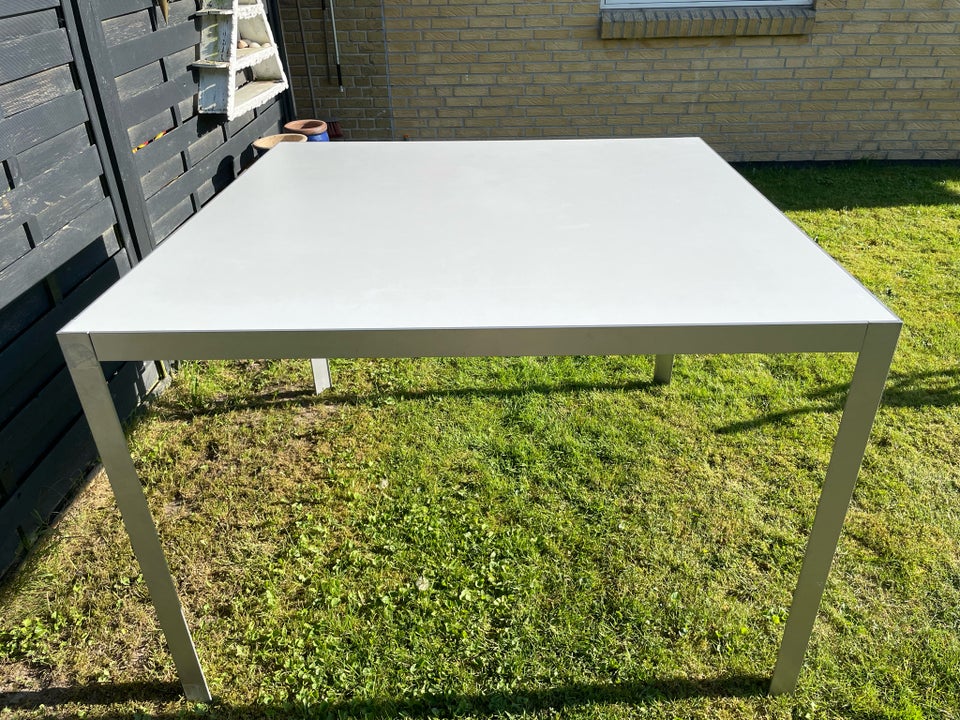 Anden arkitekt 128x128x88 Høj