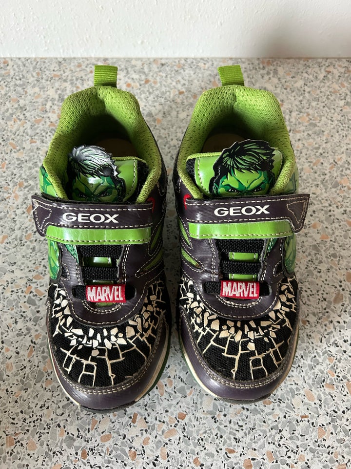 Sneakers, str. 31, Marvel