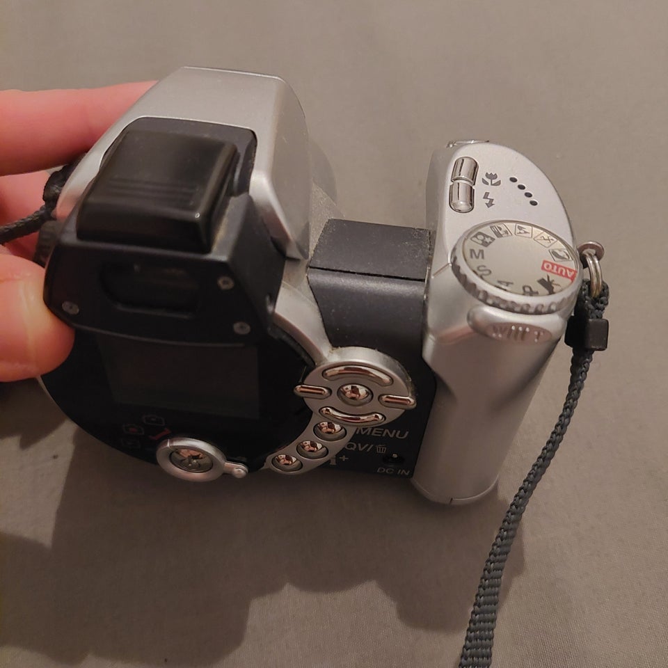 Minolta Dimage Z1, 3.2 megapixels,