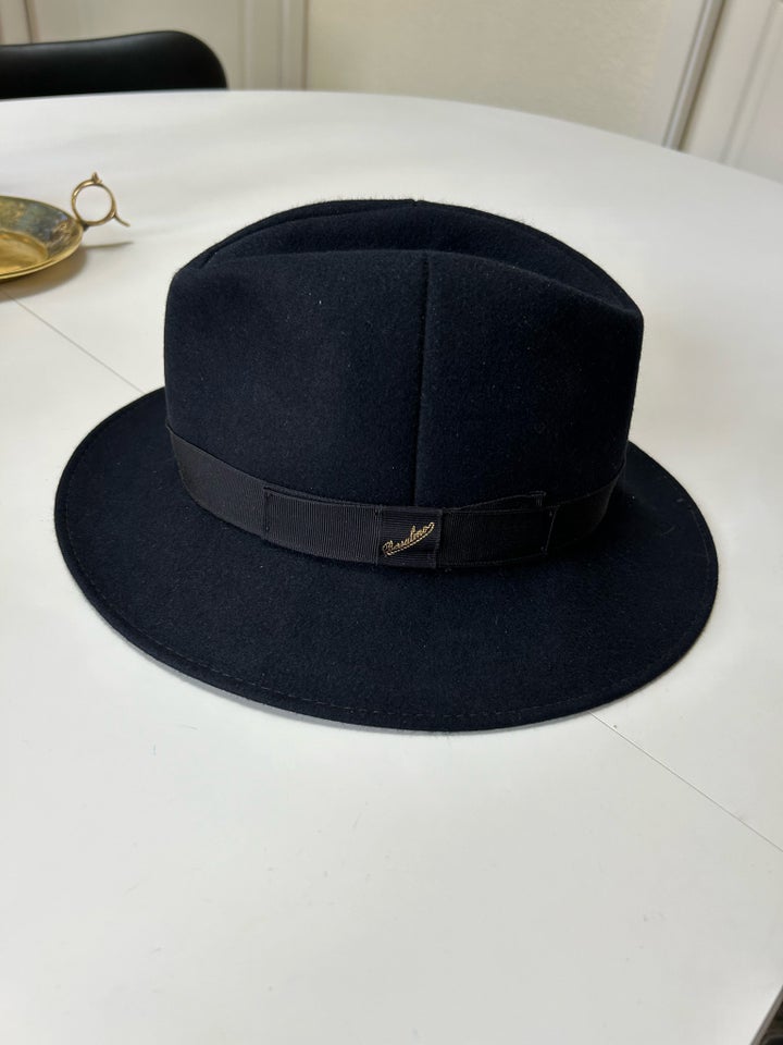 Hat, Borsalino, str. 56/57