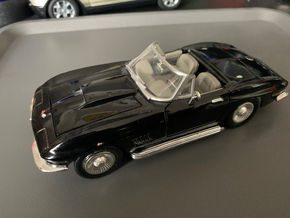 Modelbil 1967 Corvette, skala 1:24