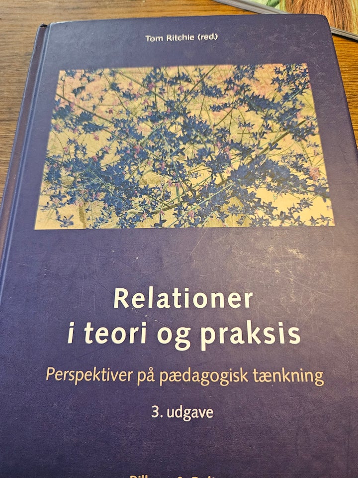 Relationer i teori og praksis, Tom