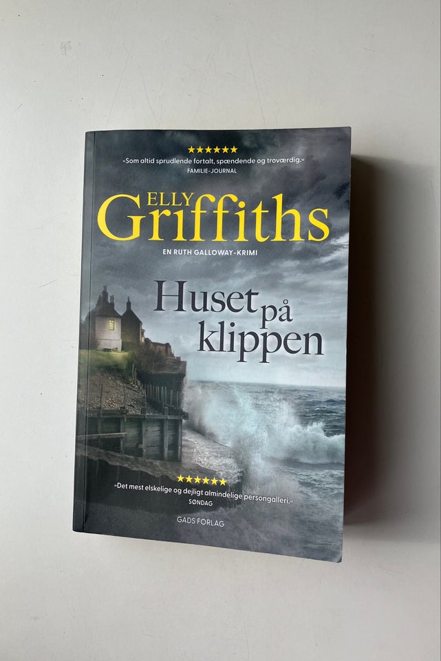 Huset på klippen, Elly Griffiths,