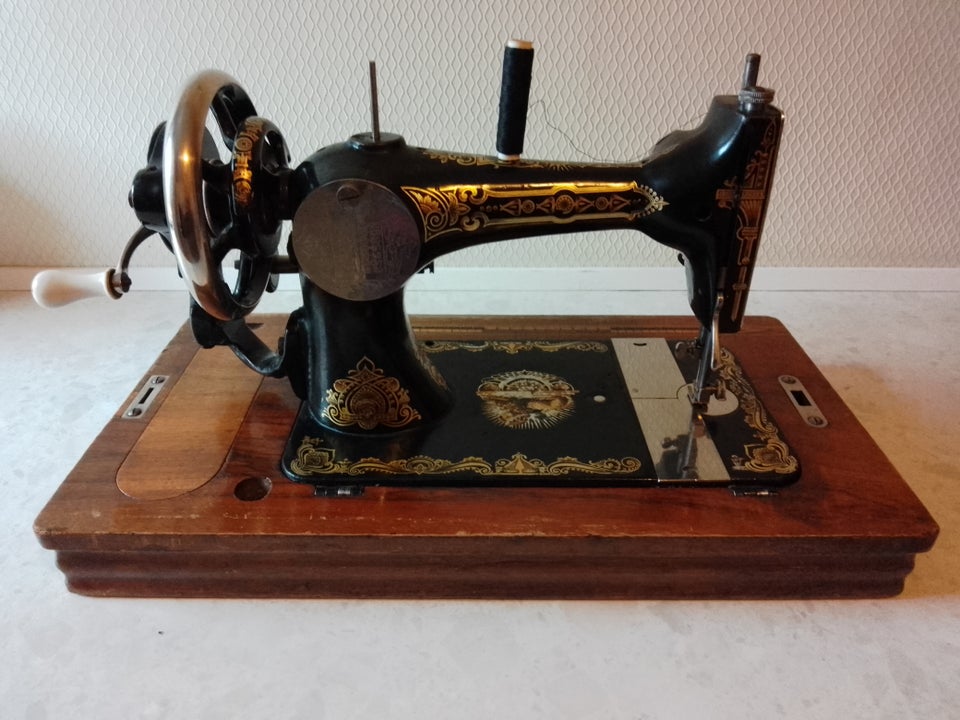 gammel symaskine jern/træ 100 år