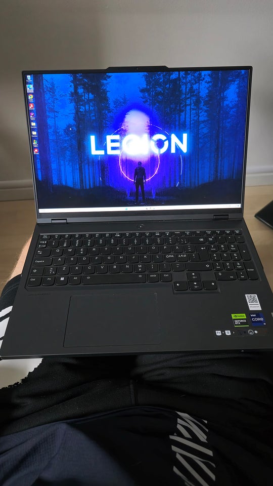 Lenovo Legion Pro 7i 22 GHz 32 GB