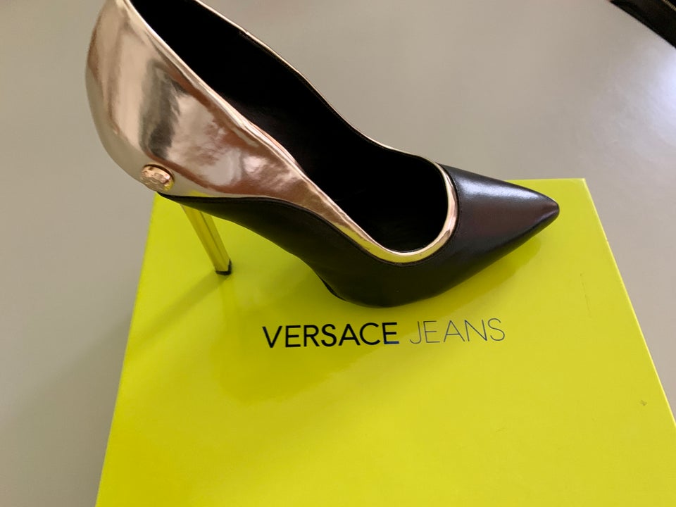 Stiletter, str. 40, Versace