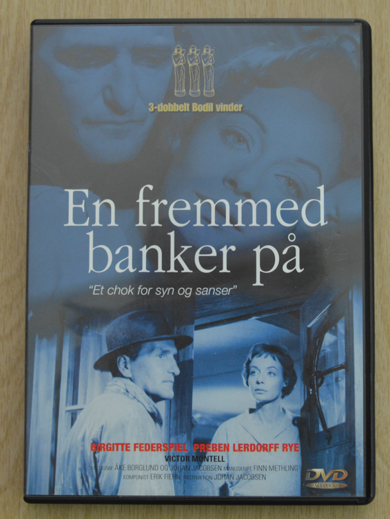 En fremmed banker på DVD drama