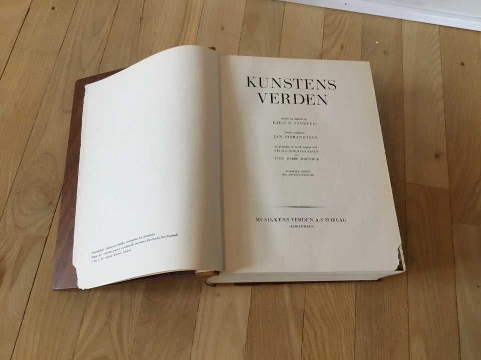 Kunstens Verden, Kjell B. Sandved,