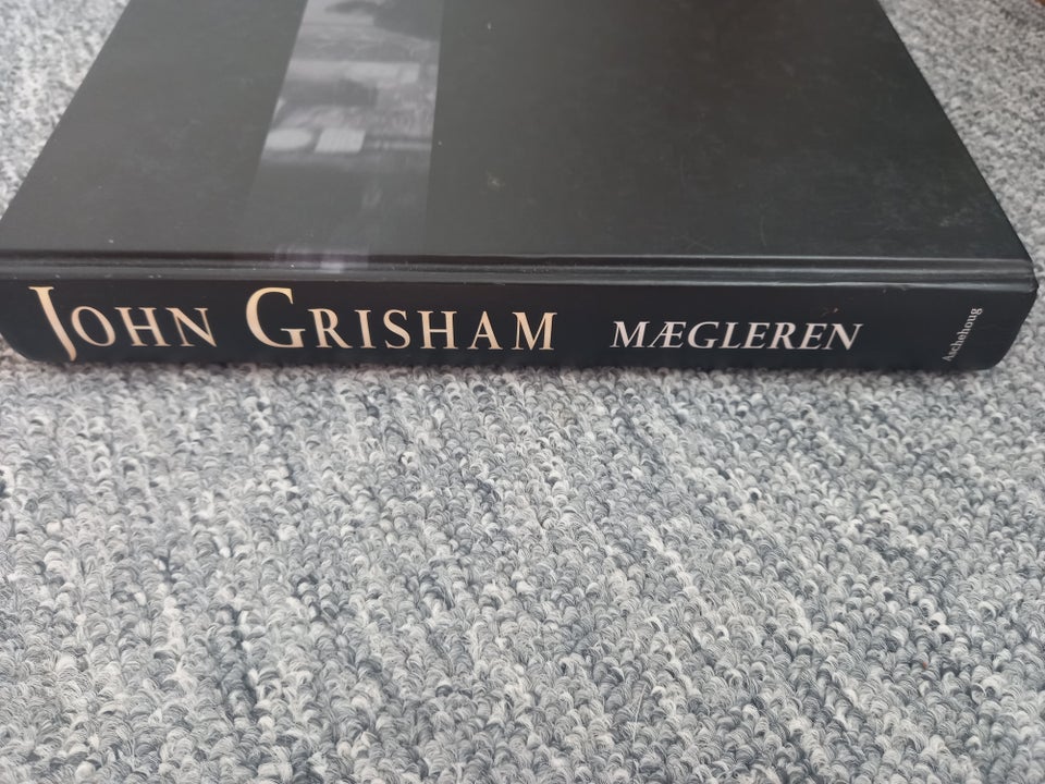 Mægleren, John Grisham, genre: