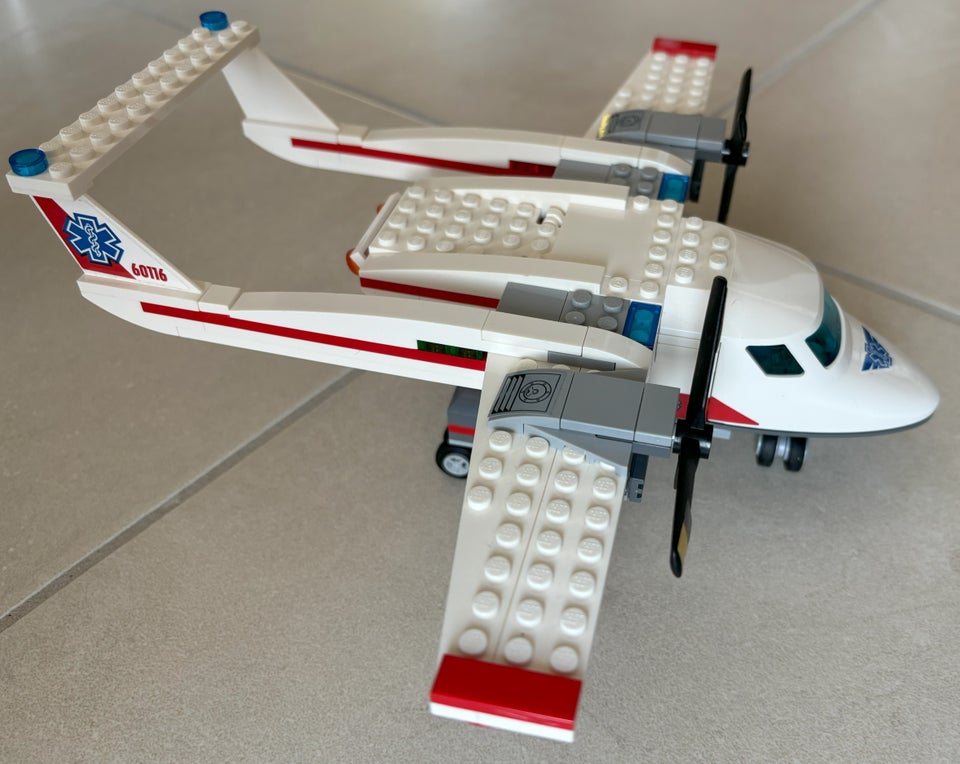 Lego City, 60116 Ambulancefly