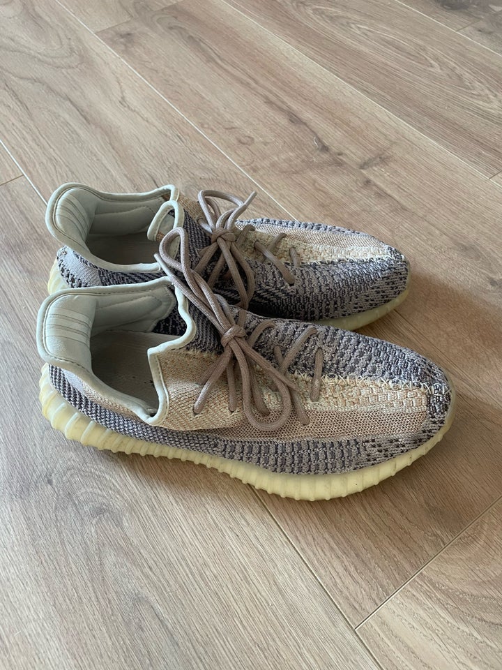 Sneakers Yeezy str 43