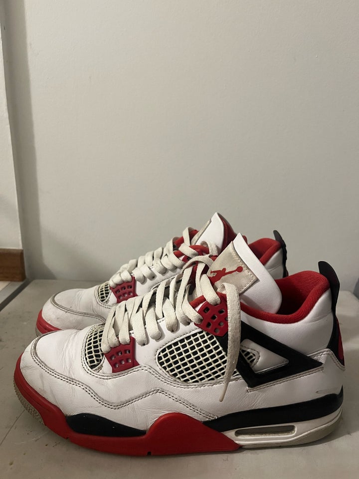 Sneakers Jordan 4 str 41