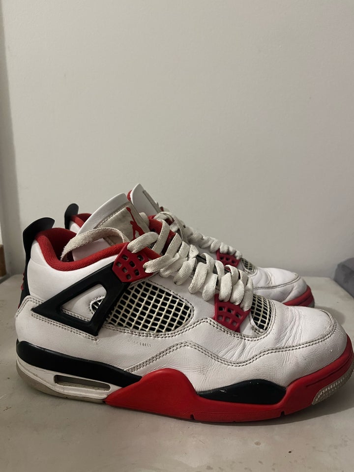 Sneakers Jordan 4 str 41