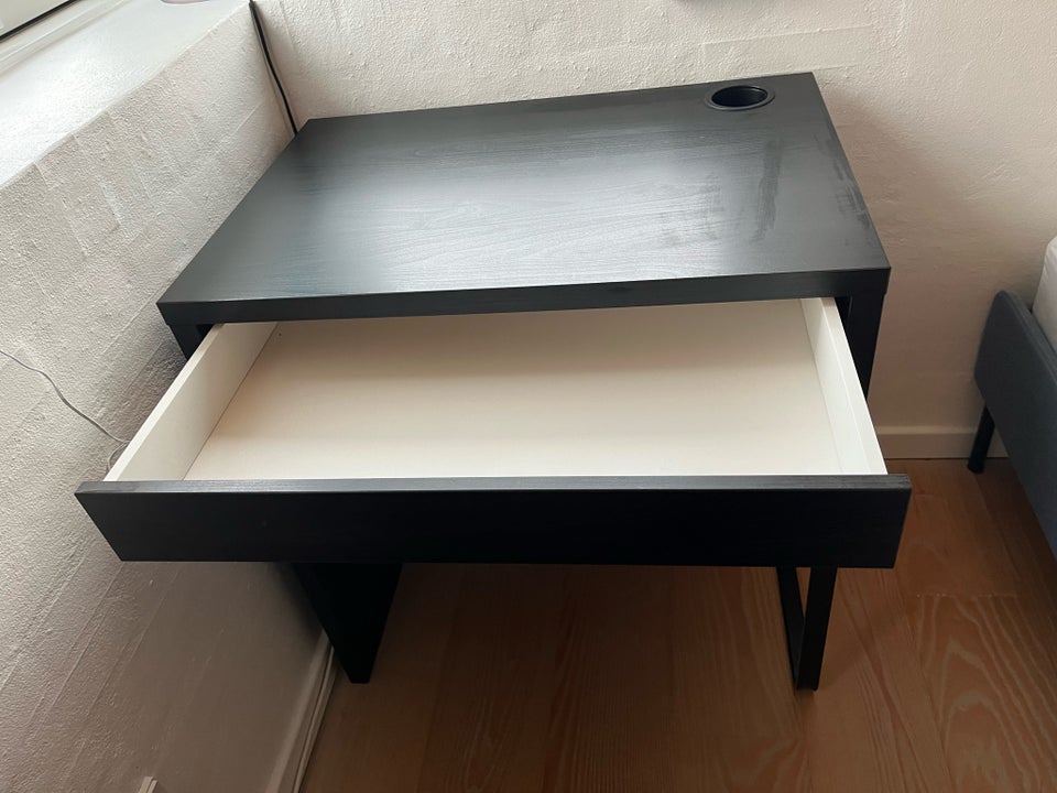 Skrivebord, IKEA, b: 73 d: 50 h: 75