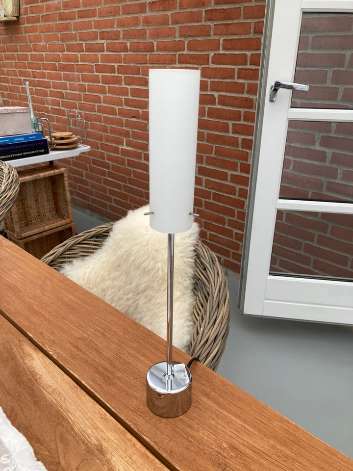 Lampe, Herstal