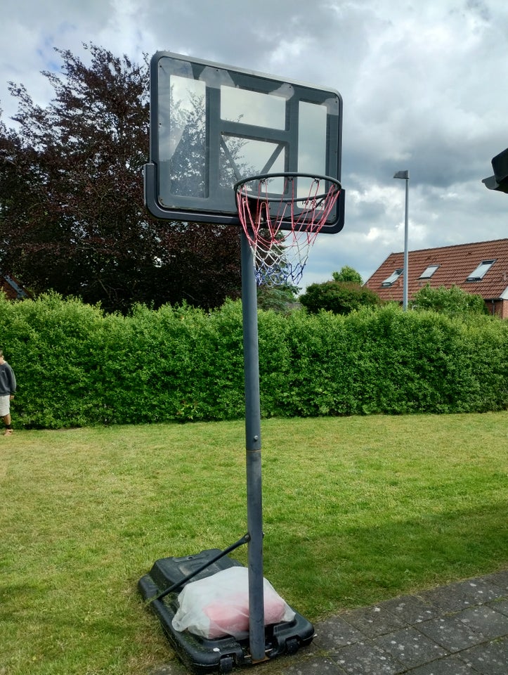 Andet Basketball hoop My hood