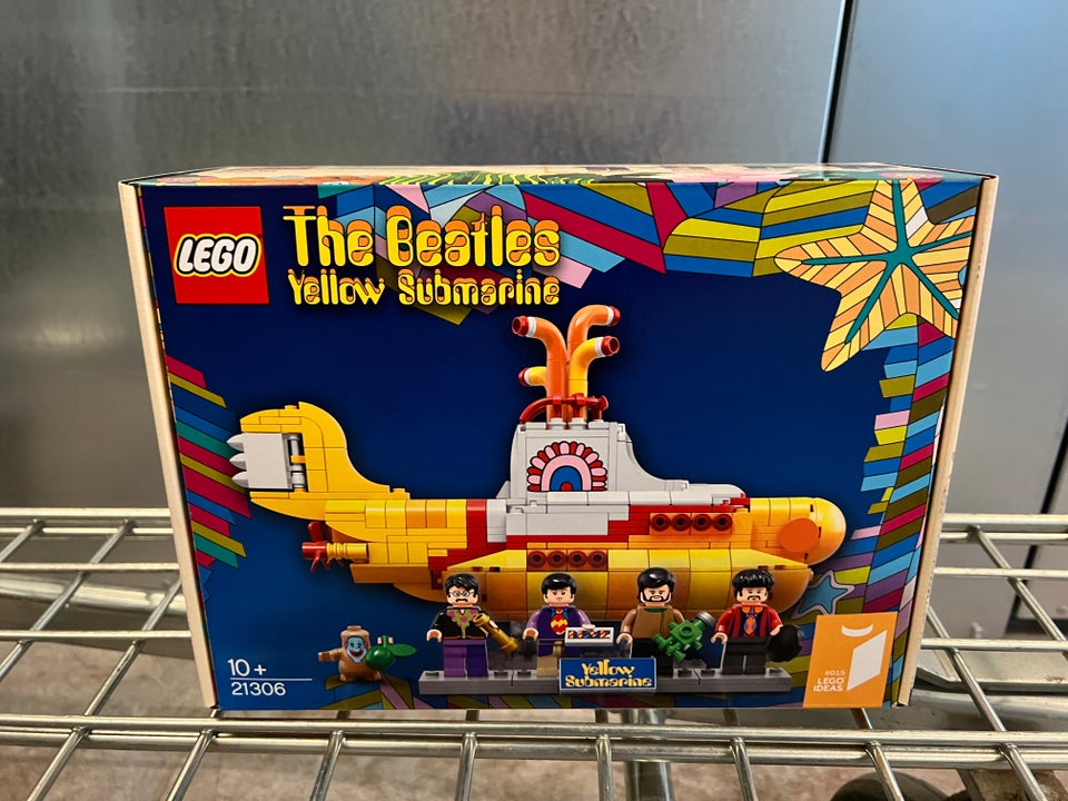 Lego Ideas 21306 Beatles Yellow