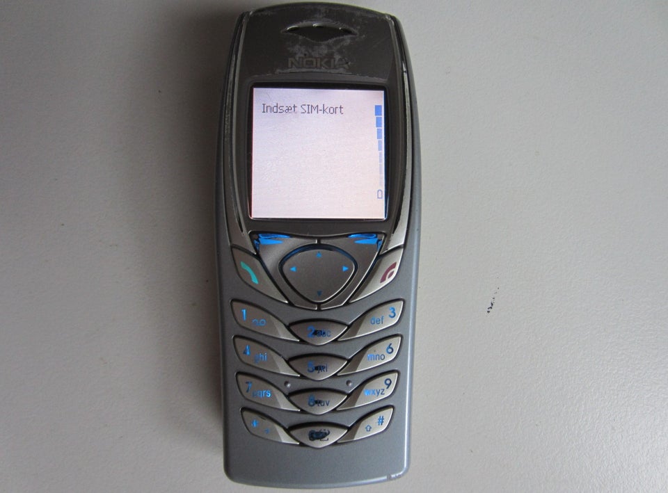 Nokia 6100 mobiltelefon