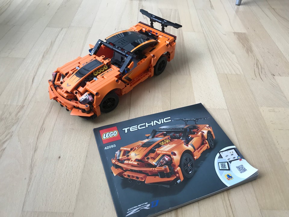 Lego Technic Corvette ZR1 - 42093