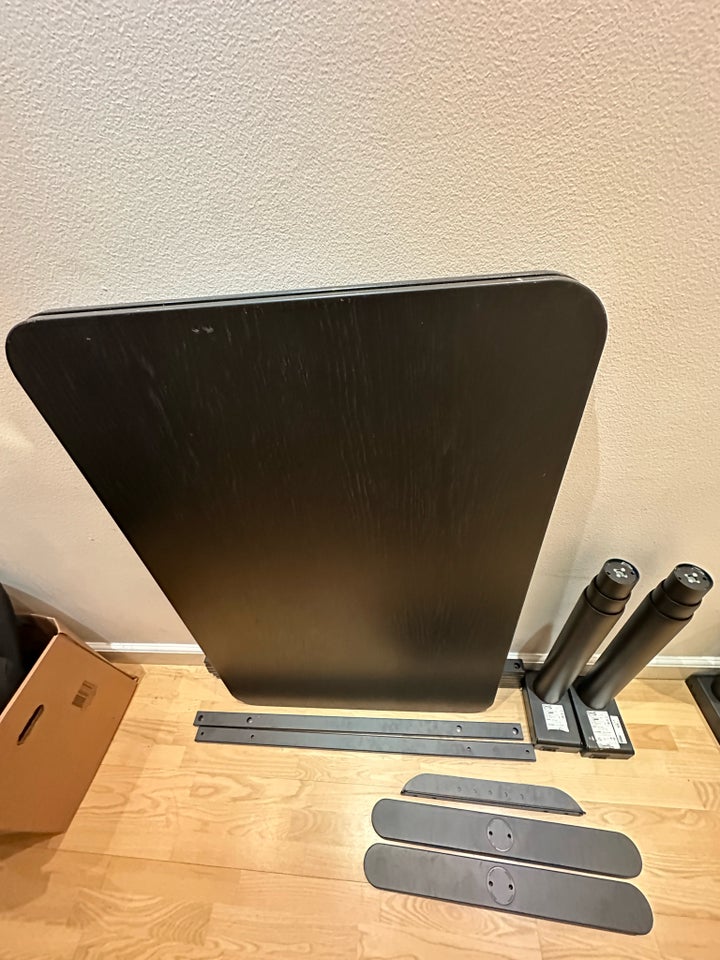 Skrivebord, IKEA BEKANT, b: 120 d: