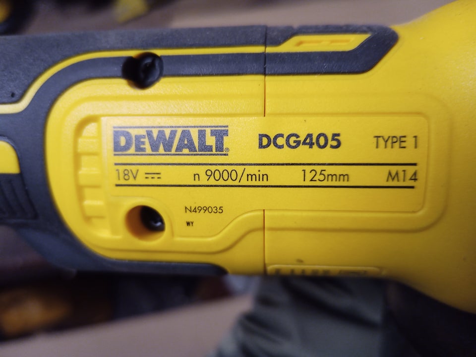 Vinkelsliber, Dewalt