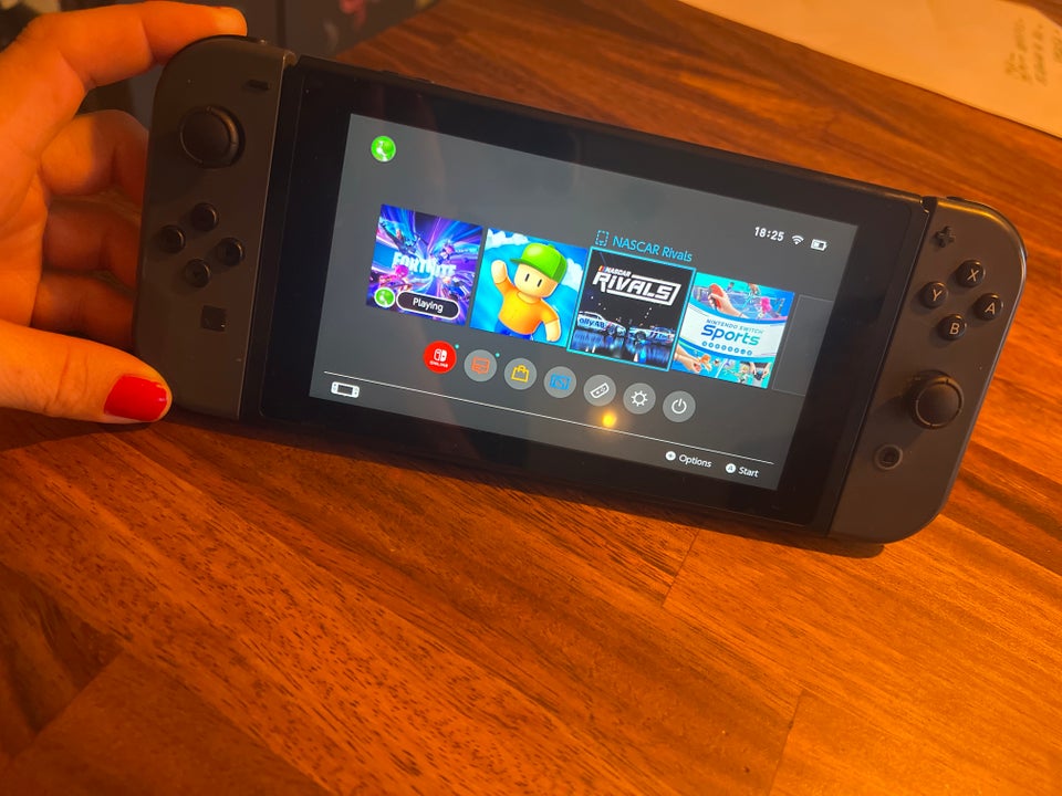 Nintendo Switch, God