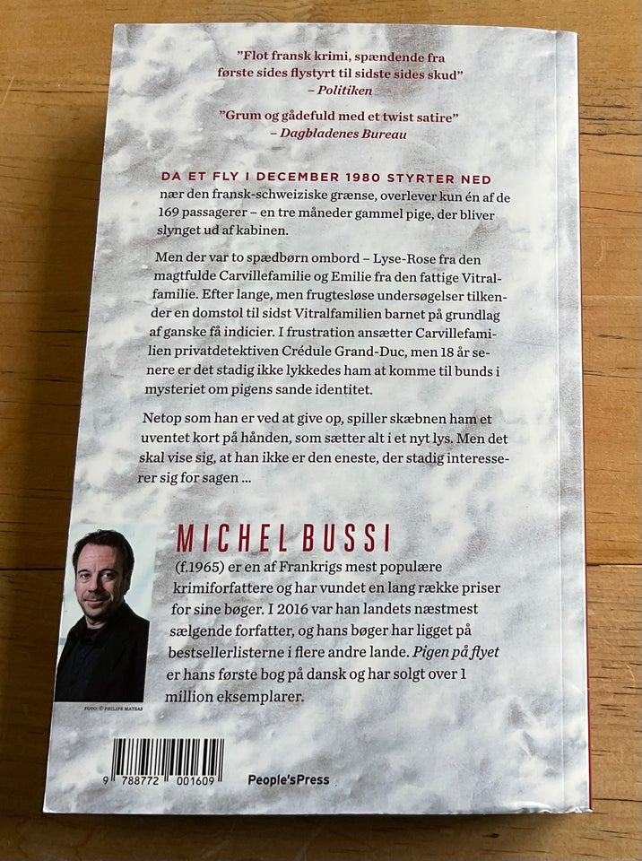 Pigen på Flyet, Michel Bussi,