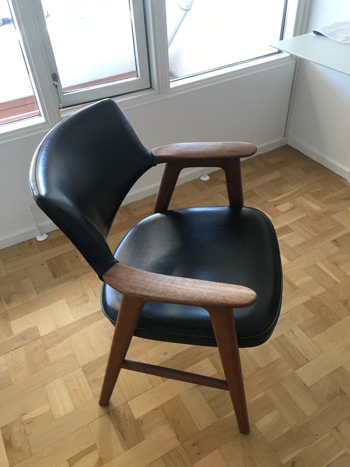 Design stol i teak Klassisk