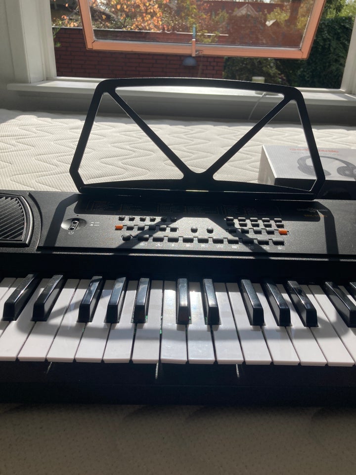 Keyboard, Gear4music MK-1000