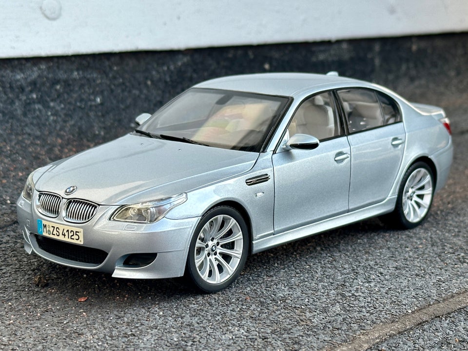 Modelbil, Kyosho BMW E60 M5, skala