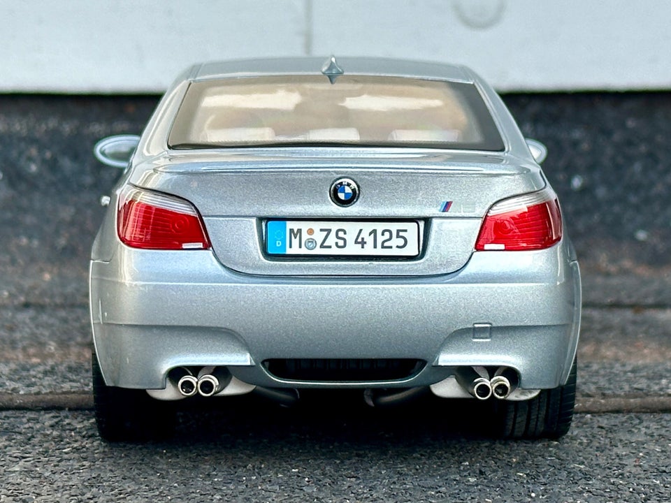 Modelbil, Kyosho BMW E60 M5, skala