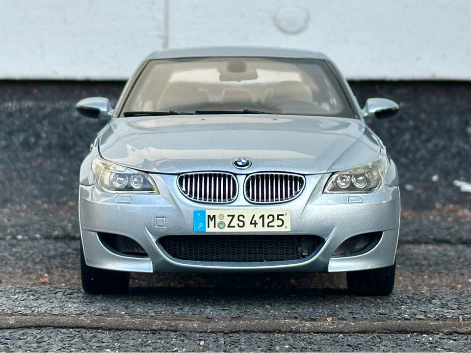 Modelbil, Kyosho BMW E60 M5, skala