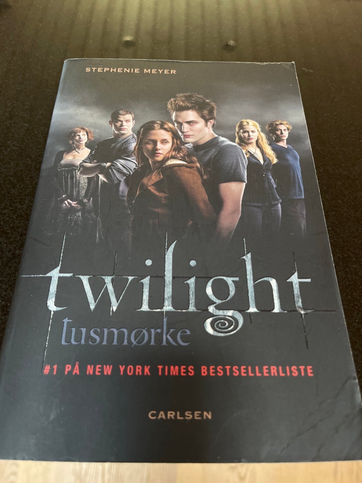 Tusmørke, Stephenie Meyer, genre: