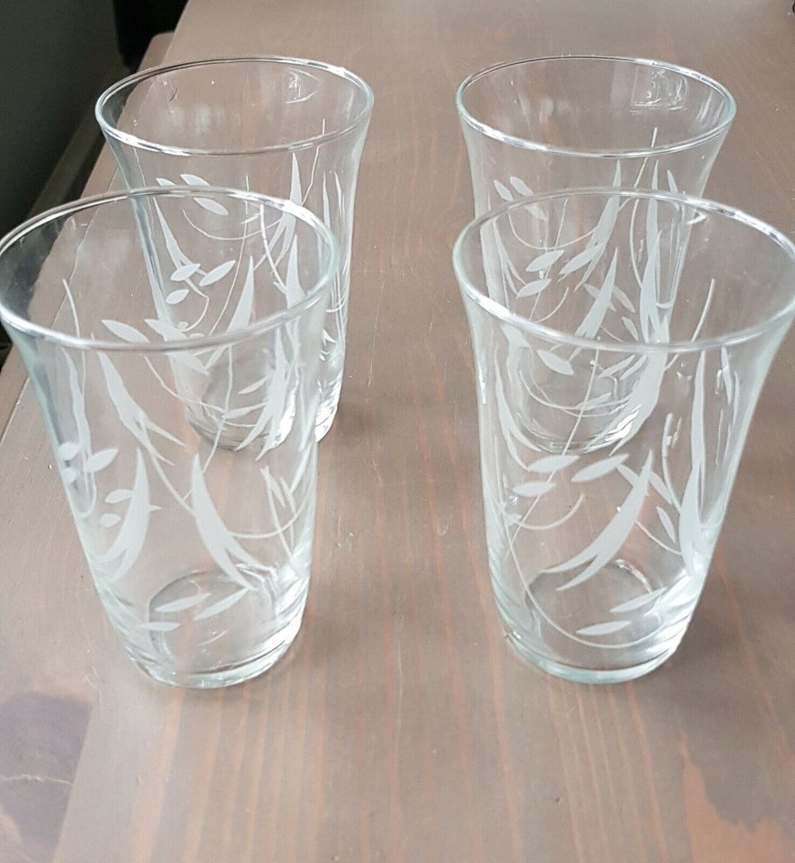 Glas 4 fine vandglas ukendt