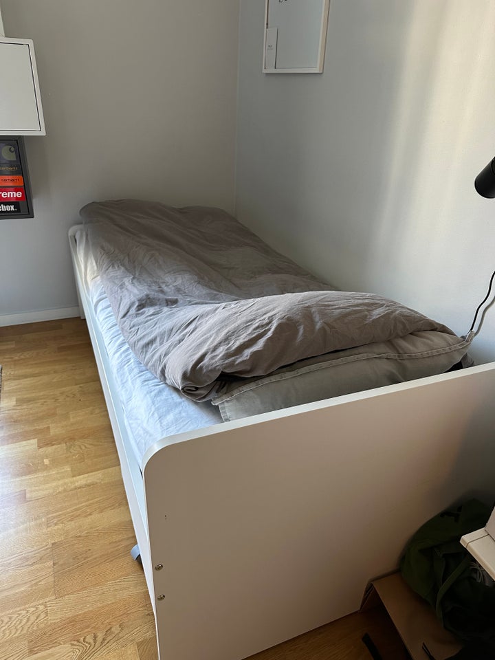 Enkeltseng, IKEA, b: 96 l: 204 h: 78