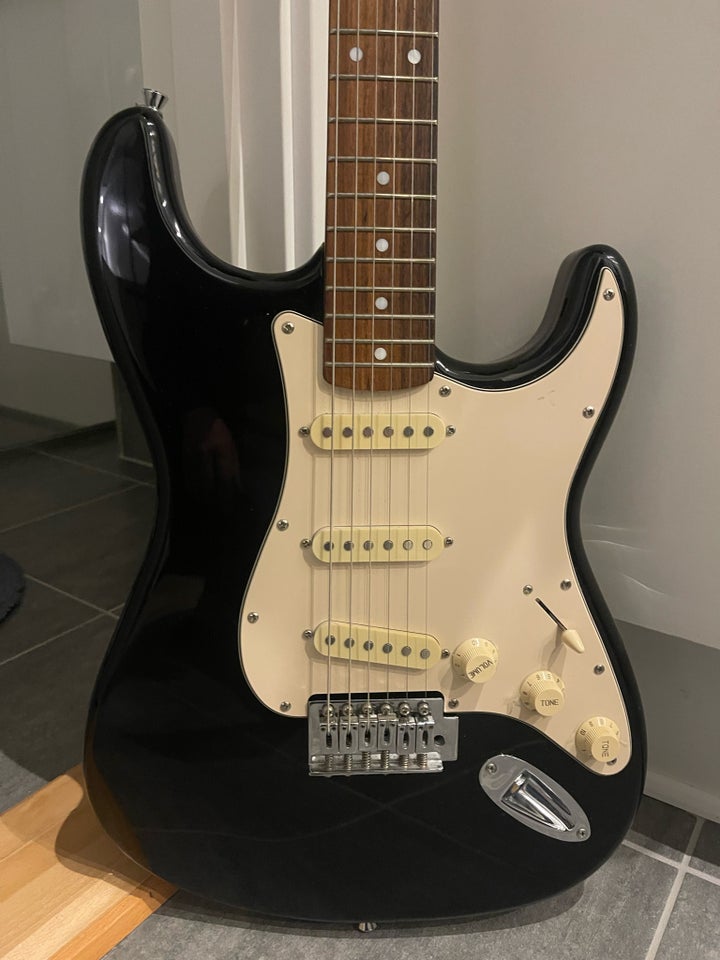 Elguitar, Squier Bullet Sort