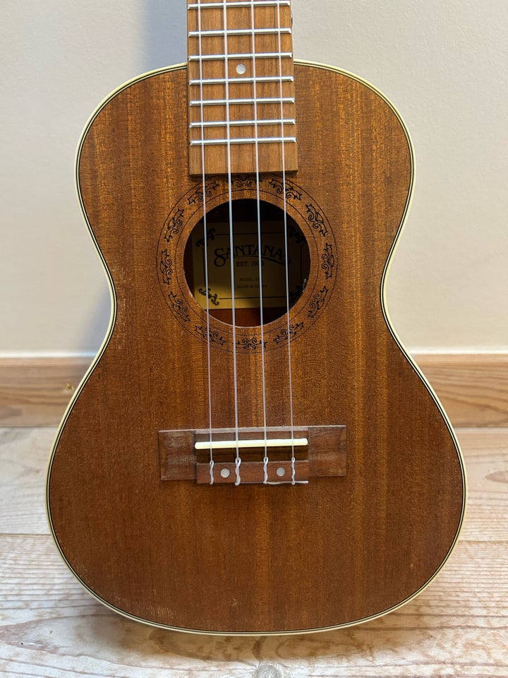 Ukulele, Santana 35C