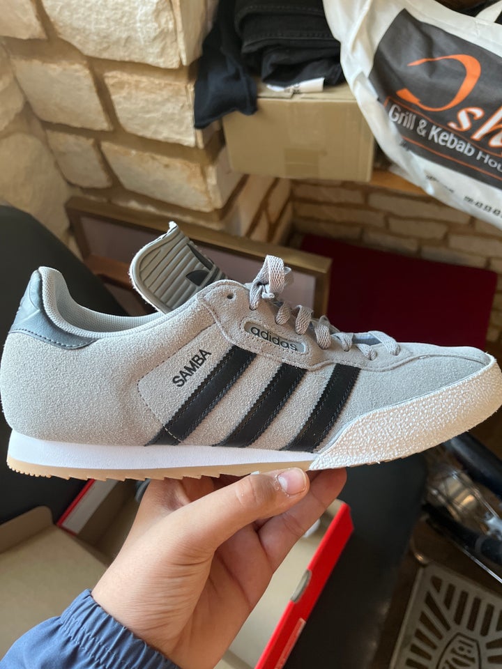 Sneakers Adidas str 46